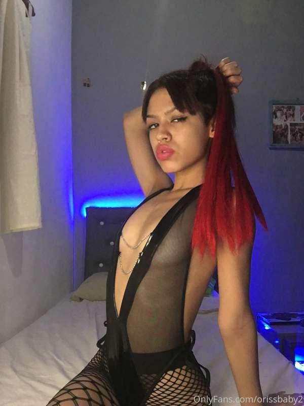 They like this sexy redhead look ?🔥🔥🔥