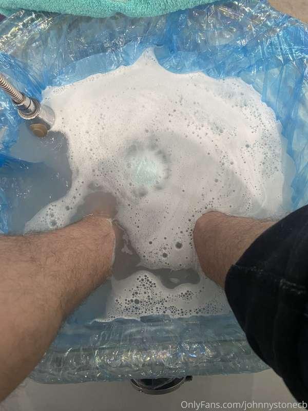 Tip $5 on this and I’ll DM you some alpha male feet 🦶 😈