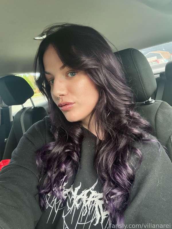 New hair 💜 It’s so layered and bouncy! I love it!

Bad news is that I have a double eye infection so streams and content making is on hold for now until they get better as I can’t wear my contacts and don’t have glasses 😭
Any tips would be appreciated while I can’t do any work rn, or treat yourself and unlock a couple sets in the PPV tab! 🥺

#fyp #tall #tallgirl #goth #gothgirl #altgirl #alternative #purplehair #thicc