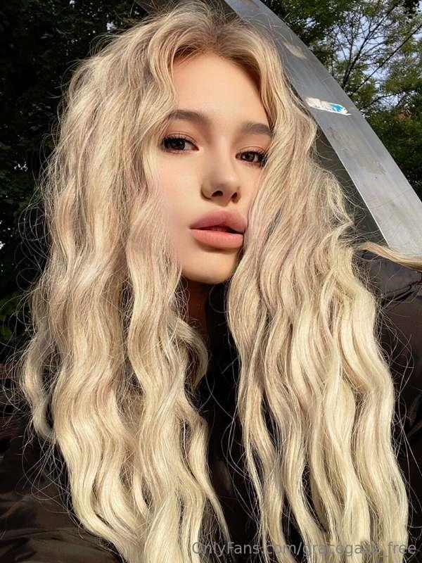 ## 🔥🔥🔥 YOUR HOT MOMMY @charlize_ice🔥🔥🔥

Busty hottie @charli..