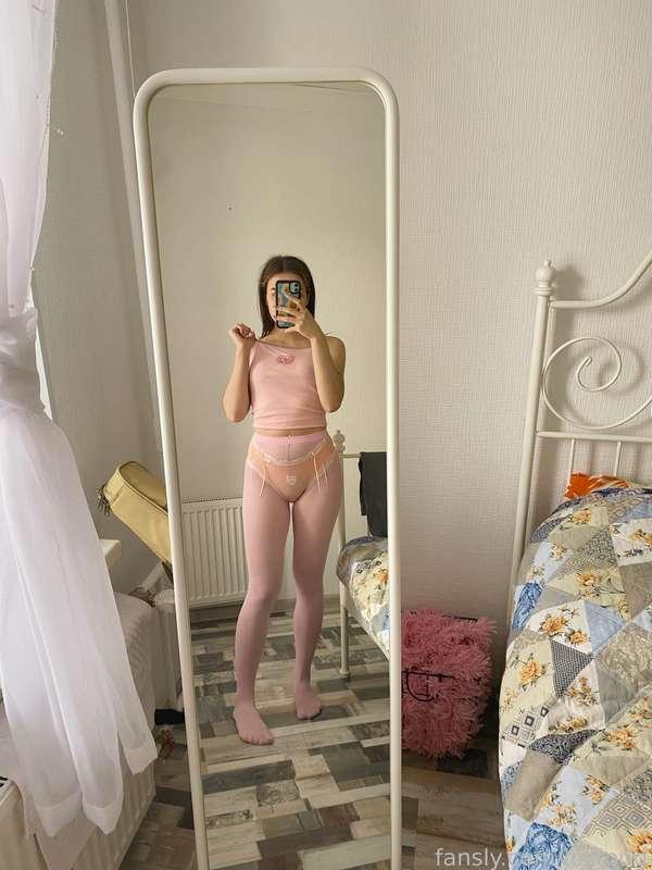 Just more pics in this cute outfit ✨🍓💞

#fyp #hairy #pussy #pantyhose #panties #cute #tattoo