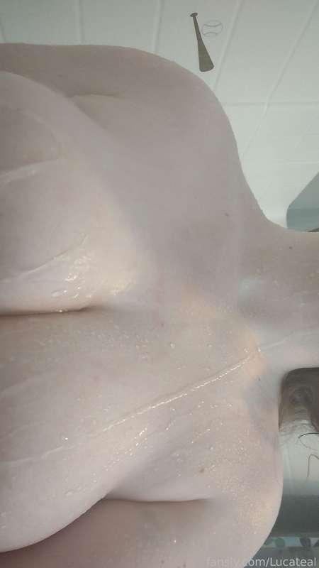 Shower tiddy 👉👈 

#shower #tits #soapy #wet #nipples #bigtits #fyp #solo #free #sub #lewd 