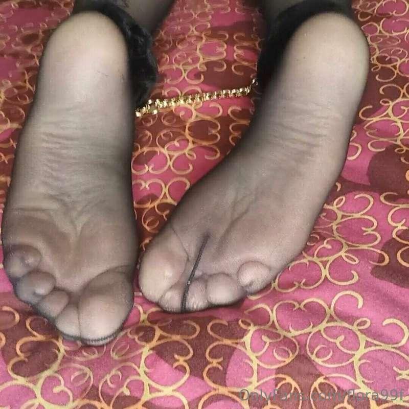 Tickling session 🤣
Just a preview, DM me for the complete vi..