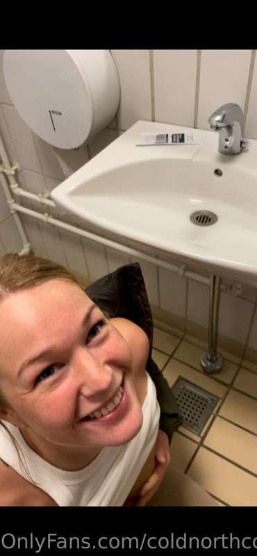 Got caught sucking dick in a public toilet 😂
Video is still ..