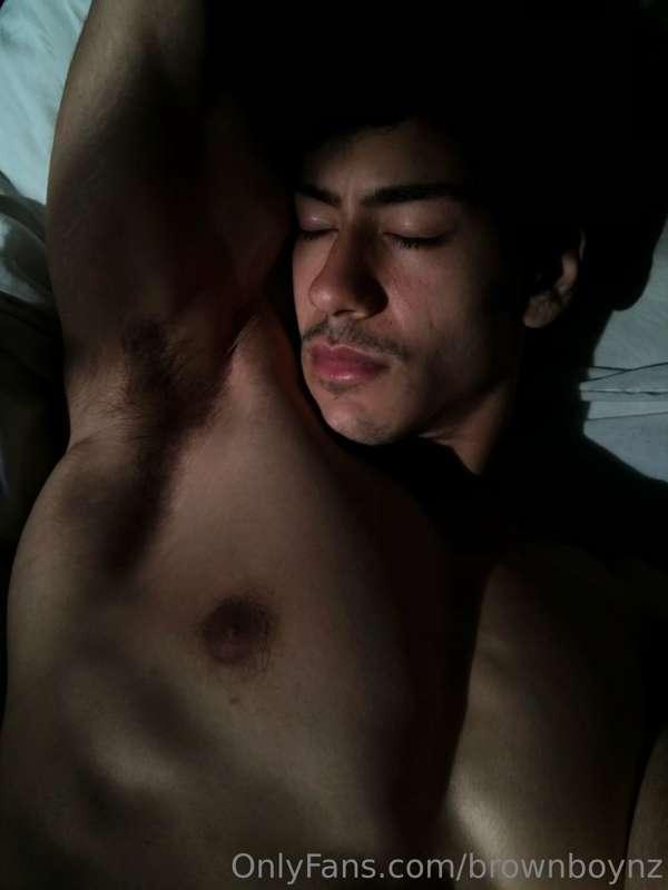 Wake up next to me 
Swipe right to see the 🍆