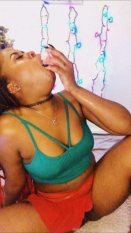 New blowjob video just sent out through DMs 👅🍆💦 go check it ..