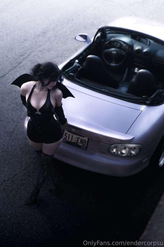 should i.. spread my WINGS or my LEGS? 🤭