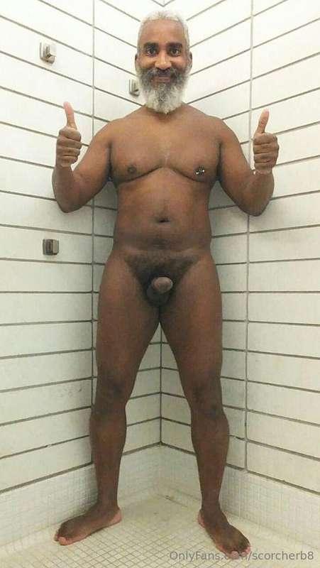 Thumbs -Up Thursday!#beard #musculardaddy #gay #feet #gaycru..