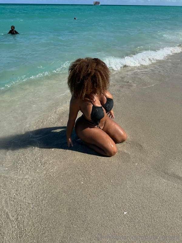 nyla_green main image