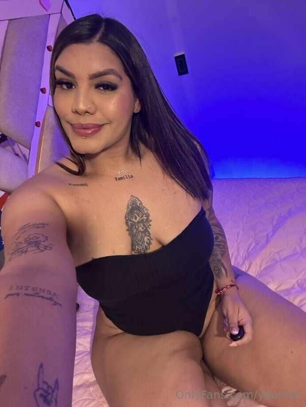 Couch, curves, calm 💫