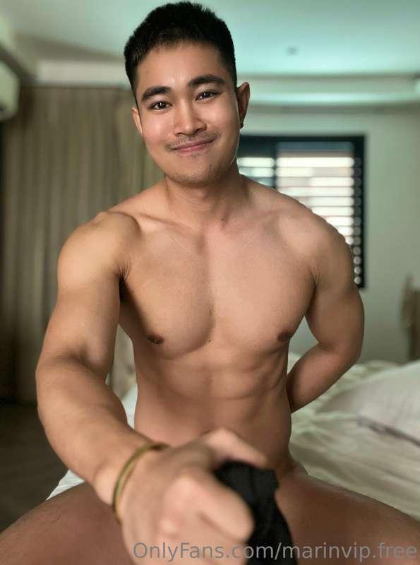 Slide to remove the pants 😜
เลื่อนกางเกงออกดู

More pics and..