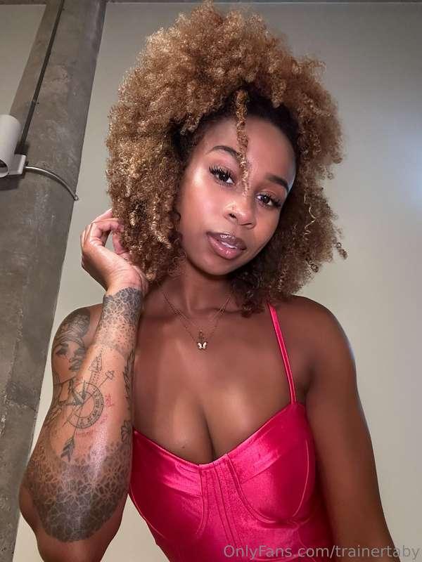 Wearing my favorite color💗
