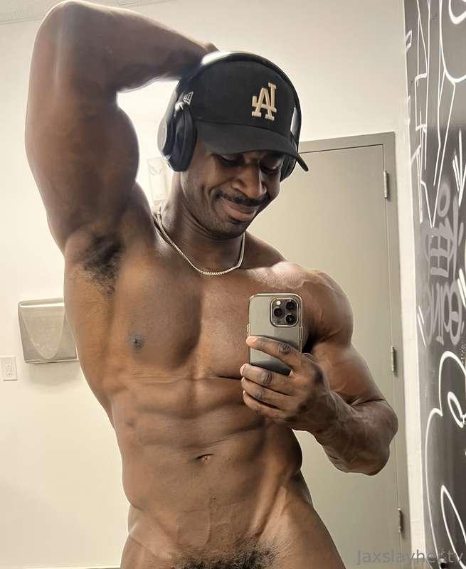 is someone still up to take care of my 🍆 for me?