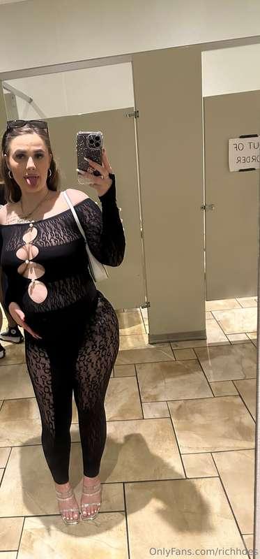 Had a night out🖤