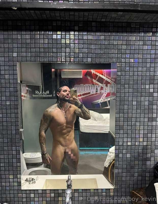 Hora de película...vienes y grabamos?😈