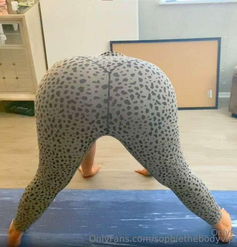 let's try yoga together?