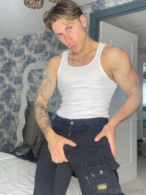 Swipe for a surprise 😏😈   NEW TRADIE SLUT VIDEO DROPPING THI..
