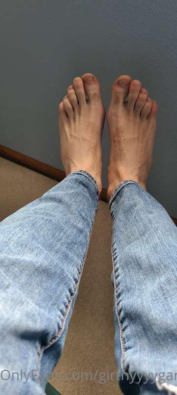 ATTENTION FEET LOVERS! 🦶😜 Not everyone likes feet, me person..