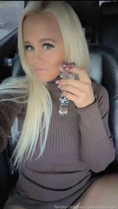 So i squirted 💦 a little bit in my car 🚗 running errands! This time of the year is busy so i have to take my orgasms where i can find them 🥰!
#car #orgasm #squirt #fyp