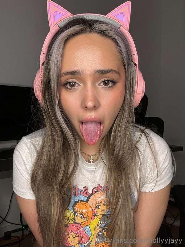 Will you gladly put it on my mouth Daddy?👅🥵