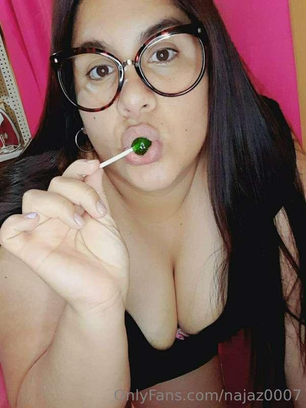 Hey!  here my friend @ladywithbigcurves 🌼 Marlene 🌼 wants yo..