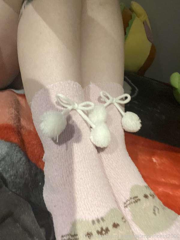 I got cute lil socks today! They were on sale hehe