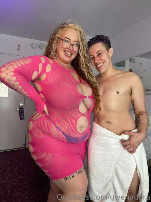 you catch your step mom and your old bully like this, wyd? 😲..