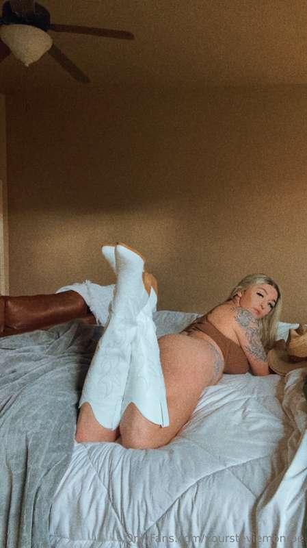 One of these days these boots 🤠 are gonna walk all over you…