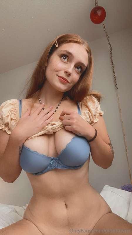 Would you cum all over my pretty face? 🥰