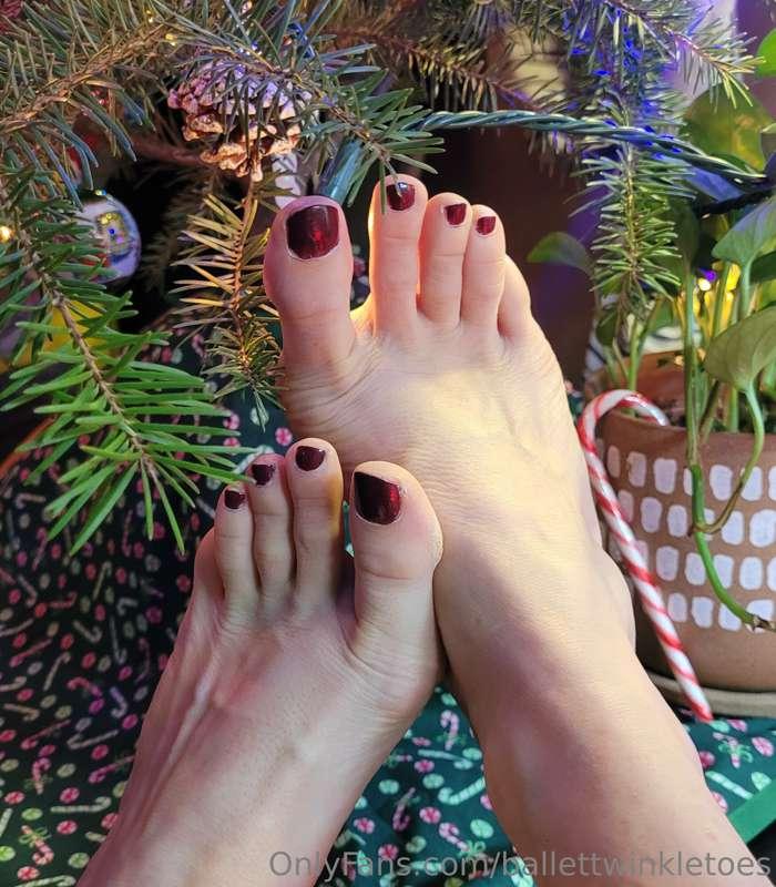 What are you hoping to find under your Christmas tree? 🎄 👣