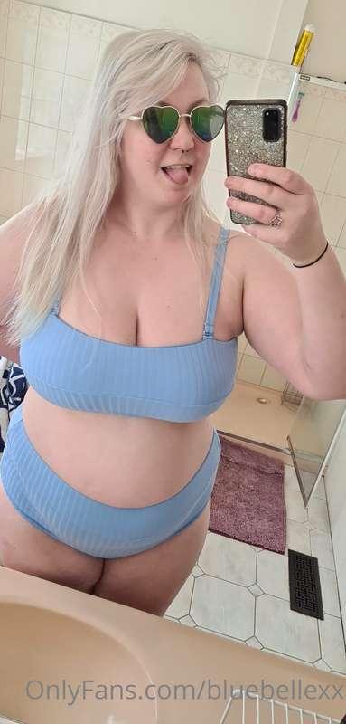 A few snaps before jumping in the pool today.

Happy 2022, y..