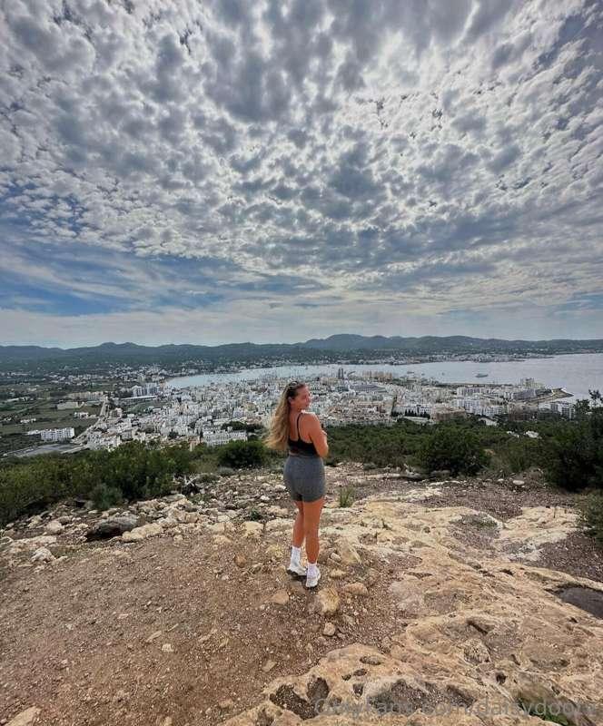 I miss this view 🥲

**MAIN PAGE: @DAISYDOOXX**