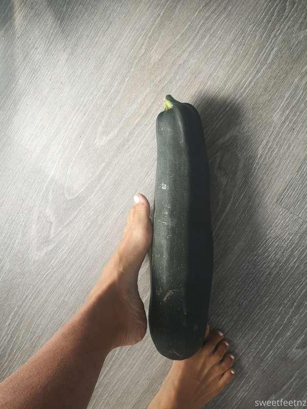 That's one large zucchini 😱👌