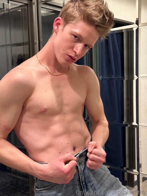 There was a mirror room 🤯 You know me, I took my cock out IN..