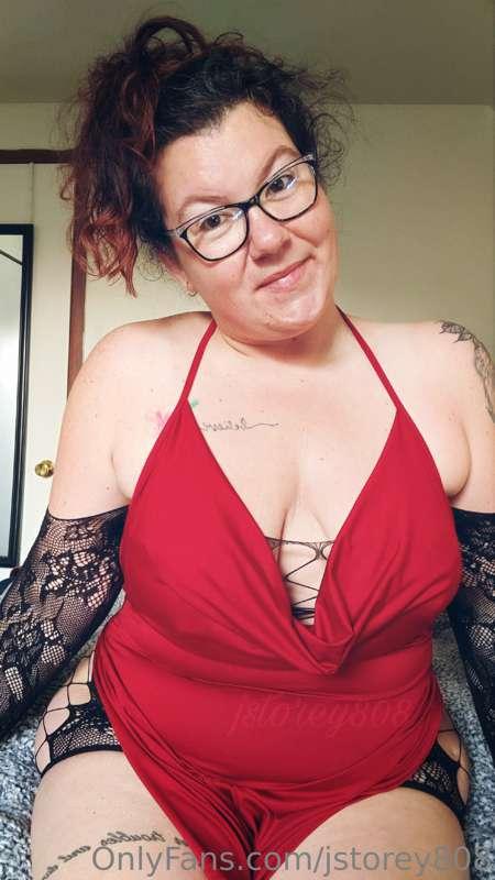 Something about red and black together. 😍