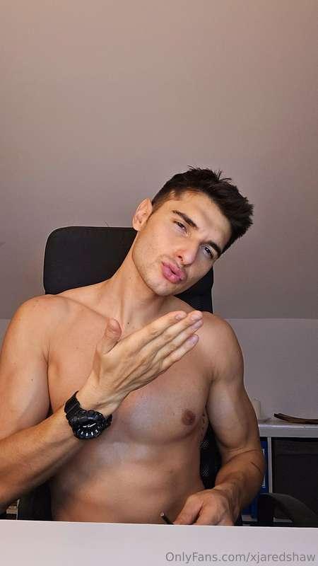  Who wants a kiss? 