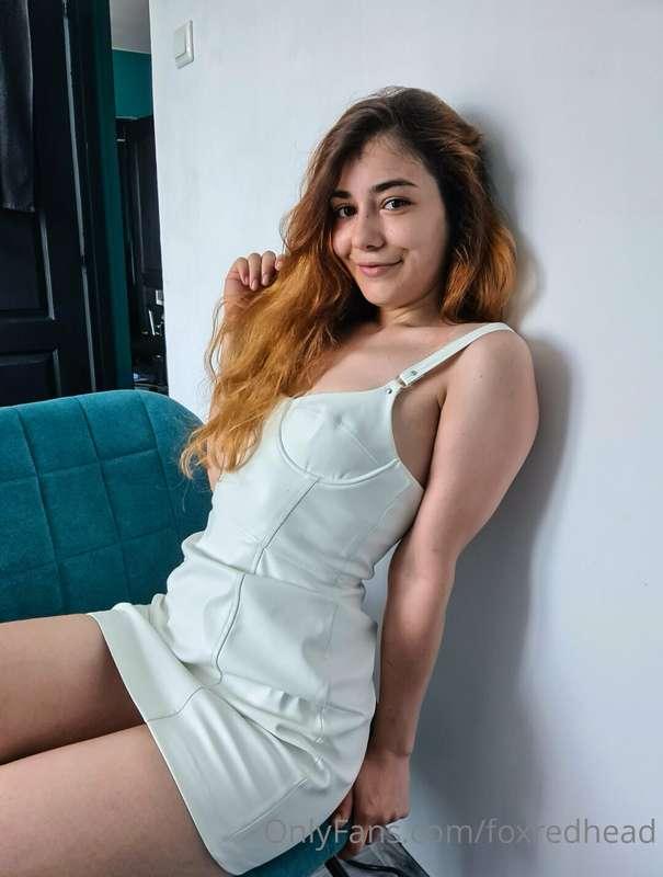 A short white dress 🤍 Pull it up ... babe 😳