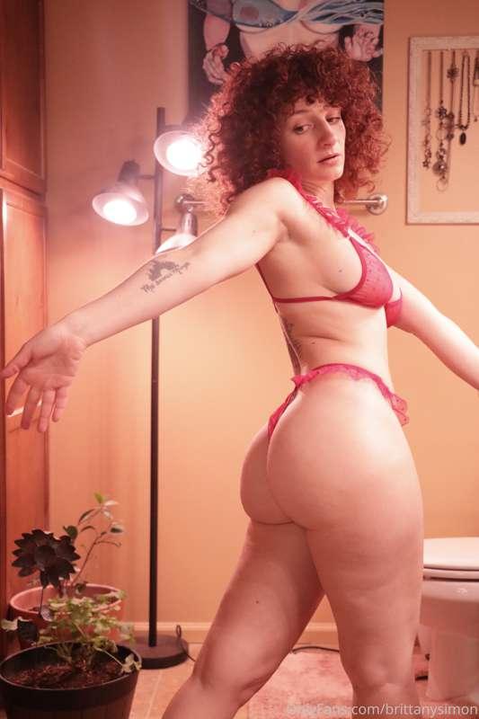 LADY IN REDDDDDDDDDDDD!!!!!!!!!!!!!!!