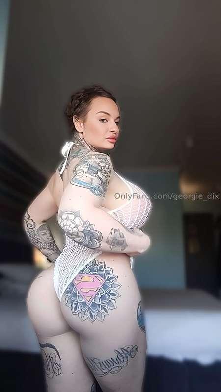 Good morning, my loves... Woke up feeling pure in white, but..