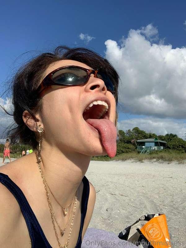 hey! sorry ive been gone im on a road trip! heres le at the ..