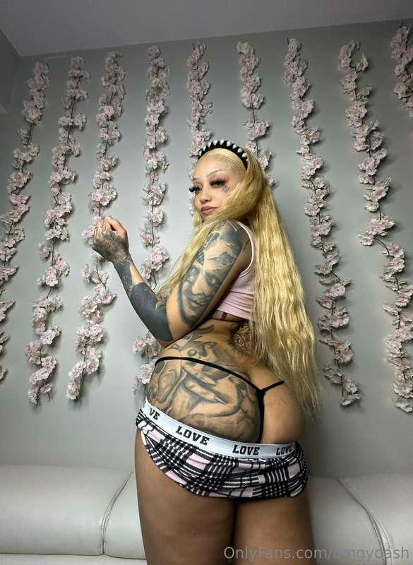 rare breed 🍰🍰🍭  I been feelin so good lately😜