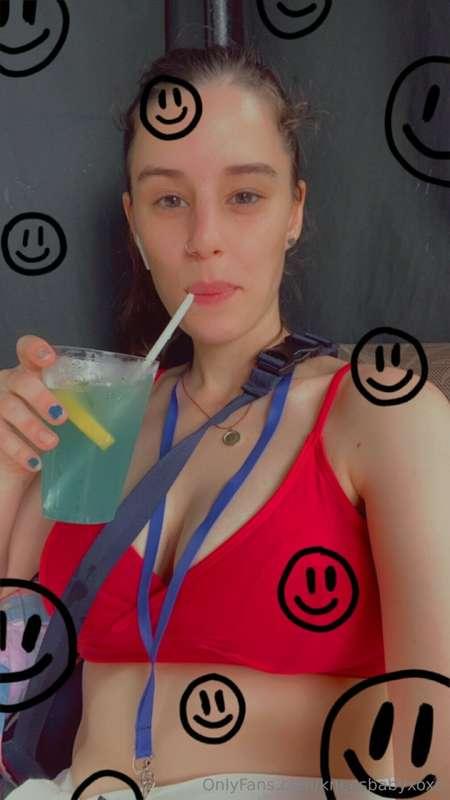 kneesbabyxoxo image #0