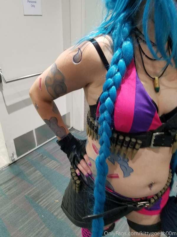 Jinx cosplay.