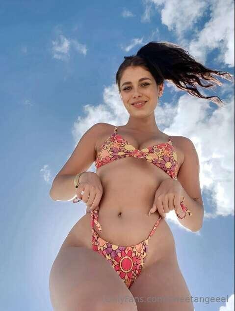Let me distract you👉@juliannarossi💋
Cute girl @juliannarossi..