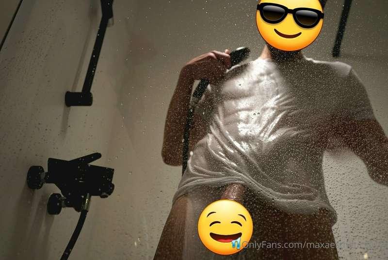 See the FULL picture on my premium page!
⚠️The first picture..