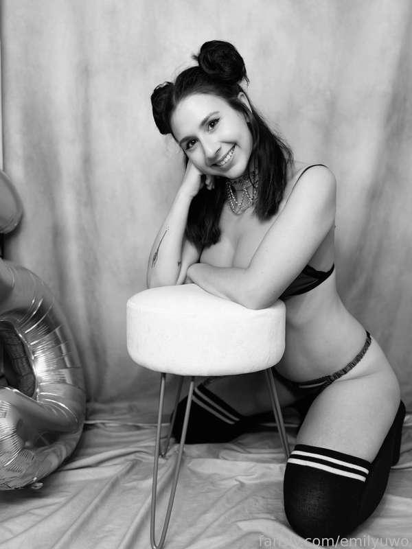 emilyuwo image #4