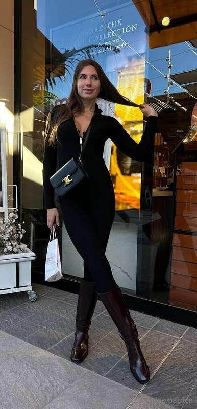 ✨ Good shopping in my favourite place! 🛍️ A black total look..
