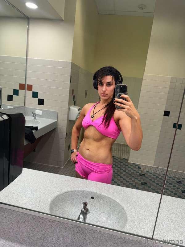 I just want someone to cum on my abs