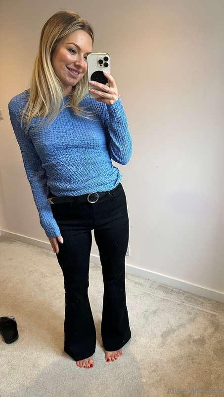 Weekend Alise! I hope you like my jeans 🖤