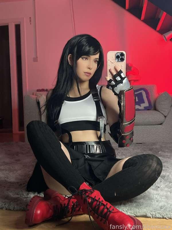 my tifa cosplay 🖤 my subscription is half off right now! only $5 and i’m dropping my new tifa b/g video tonight 👀 don’t miss out
.
#tifa #tifalockhart #tifalockhartcosplay 